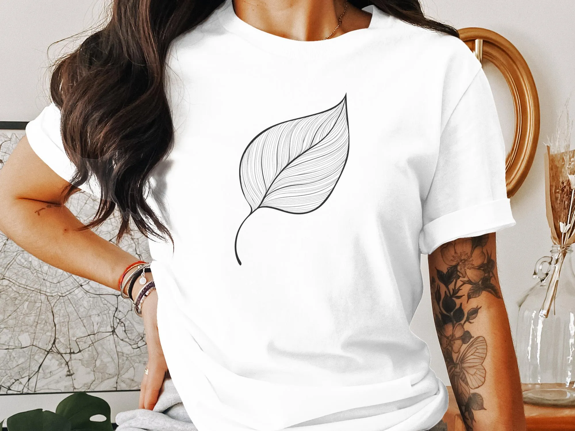 Nature Line Art Minimalist T-Shirt, Modern Leaf Design Tee, Simple Botanical Illustration Shirt, Trendy Nature Graphic Tee, Unisex T-Shirt